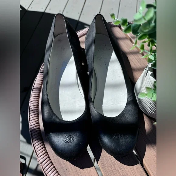 CHANEL LEATHER BALLET FLATS - Picture 1 of 7